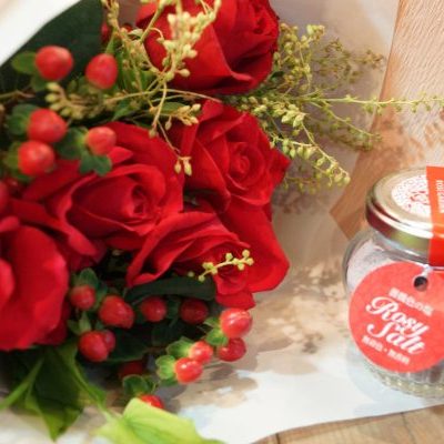 ローズソルトと赤バラの花束